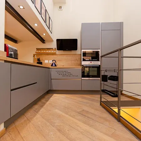 Luxury 3 Fiat, Ariberto Home, Tra Centro Storico Di E Navigli, Con Spaziosa Jacuzzi Lägenhet